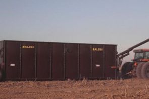 Portable Storage Systems - Balzer offers the 22,500 gallon Frac Tank for convenient,
portable storage of liquid manure nutrients.